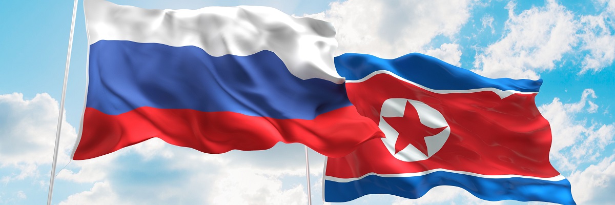 Flaggen Nordkoreas und Russlands